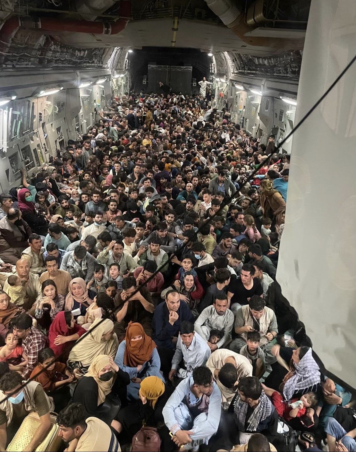 *Reach 871*, un C-17 estadounidense repleto de afganos - Viajar a Afganistán - Foro Oriente Próximo y Asia Central